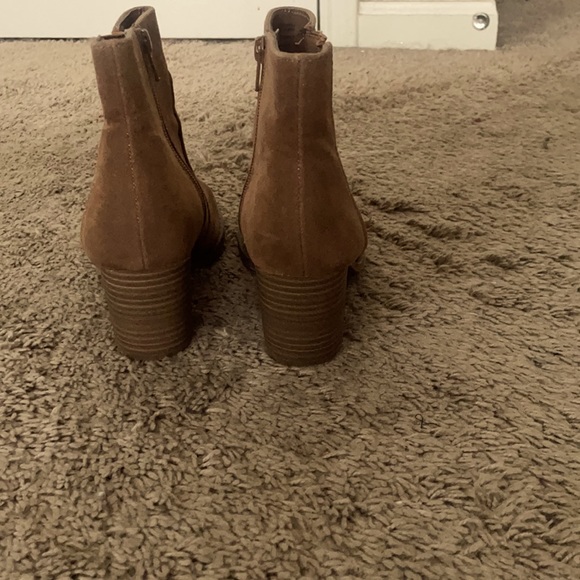 Cute brown ankle boots! Size 6 - Picture 3 of 4